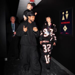 Usher Instagram - “Mama we made it!” 🙌🏾 30 years in the making and I’m just getting started…