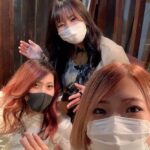 Utami Hayashishita Instagram - 🌹 . 神がかったトリートメントにより私の痛みまくった髪を回復させてくれました🌹 . 髪触られてると寝ちゃうよね〜 . 元の髪質は良いのでしっかりケアすれば綺麗な髪になるって言われたよ！ サボらず頑張ろ . あとは肩こってるって...笑 . #STARDOM #QQ #スターダム #GAMO #A10
