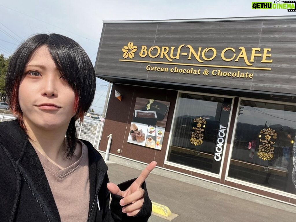 Utami Hayashishita Instagram - 🌹 . . . 青森の BORU-NO CAFE さん！ . パフェ可愛くて美味しかった！ バラもあったよ🌹 . . . #STARDOM #QQ