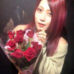 Utami Hayashishita Instagram - 赤のベルト戴冠祝いに赤い薔薇9本頂きました！ QQ！ ありがとうございます🌹 #STARDOM #QQ