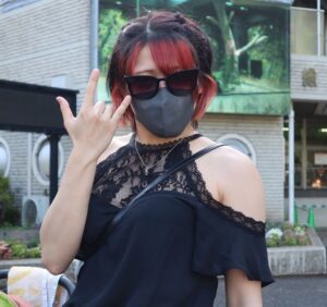 Utami Hayashishita Instagram - 🌹😎
.
姉の誕生日は皆で動物園いった！
.
姉旦那のサングラス強奪
.
#STARDOM
#QQ