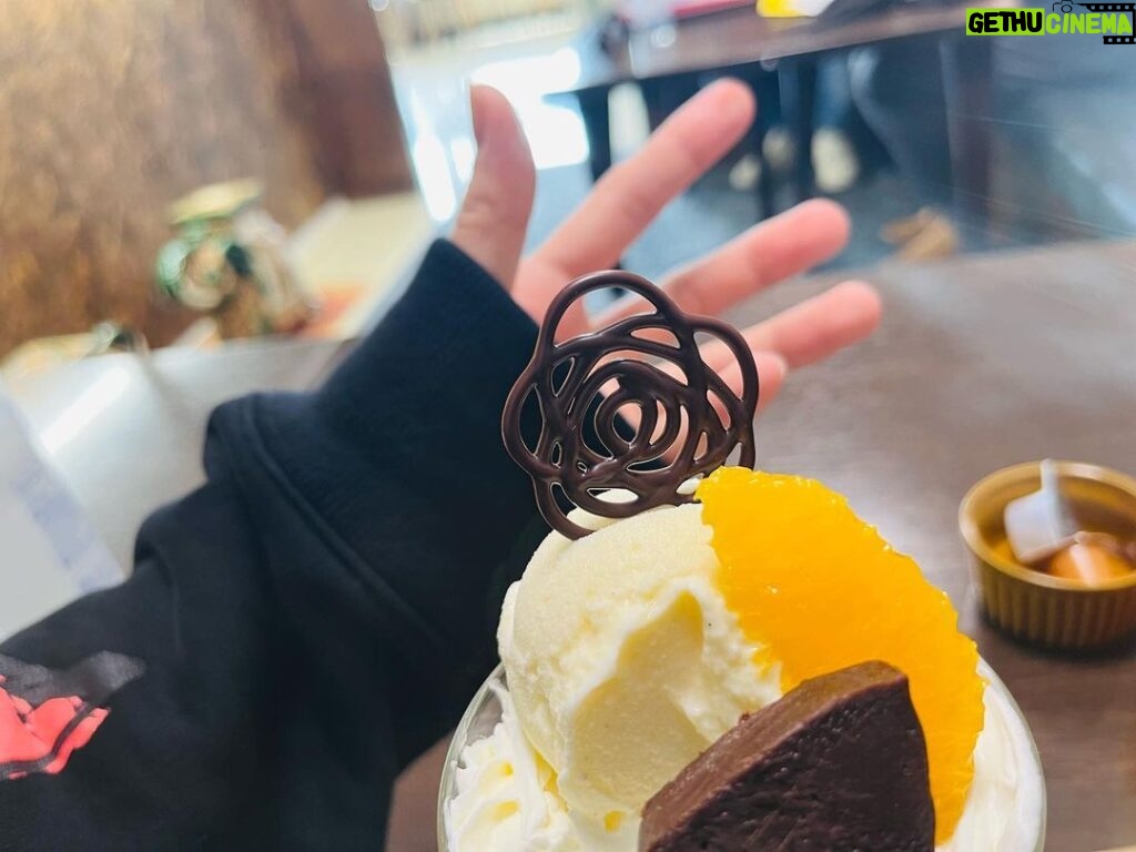 Utami Hayashishita Instagram - 🌹 . . . 青森の BORU-NO CAFE さん！ . パフェ可愛くて美味しかった！ バラもあったよ🌹 . . . #STARDOM #QQ