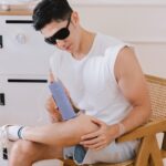 Uyan Tien Instagram - 夏天到了大家熱死，身體毛很多流汗就真的很黏很煩 ～ 所以今天要來介紹給大家這款超厲害的 ULIKE 居家冰點除毛儀！不要在那邊用我家巴西熱蠟痛死來除毛哈哈 雖然 是我巴西知名的服務，但這款 Ulike 讓我真的嚇到 ～我還記得以前在巴西當游泳選手都必須要把全身體的毛剃光，要不是用刮鬍刀花太多時間就是巴西熱蠟，痛得要命 ～ Ulike除毛一點都不痛，冰涼涼 除完沒有小黑點，還可以除私密處哦 ~ 產品的包裝很好看，也很適合留著為了收納您的ULIKE 跟他的配件，像充電線，墨鏡，等等！ 方便、安全、冰冰涼，不痛也不傷害皮膚的除毛方式還真的大推給大家去體驗！ Ulike冰點除毛儀折扣碼：ULIKETWY，立減600 Ulike官網連結：https://bit.ly/3YSR0jb 現在買ulike還免費送電動牙刷*1，蘆薈膠*1，牙刷頭*1，刮毛刀*1，護目鏡*1，U型枕*1(買1贈6） @ulike.taiwan #Ulike除毛儀 #藍寶石冰點脫毛儀 #居家除毛 #男性除毛