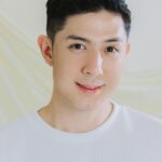 Uyan Tien Instagram - 說到面膜，真的已經成為日常保養必須來顧到的步驟！我們的臉就算是一種名片，一出門，世界是面對您的臉部呀！「但是舞陽，我出門戴墨鏡戴口罩沒人看我的臉啊」，錯！肌膚的健康還是很重要呀，不管怎麼樣，就是要好好保養！所以今天帶大家認識我近期開始使用的面膜叫@畫面Facefocus > https://bmai.cc/5458c7 從包裝就看得出來是高品質👍 超美的，像過年要搶來的紅包！ 但有沒有發現我手上拿著，兩種產品！一個銀色一個金色！ 你問我差別在哪裡？我來 ～ 金色+銀色是 #富勒烯生物纖維面頸膜！MIT第一款添加日本認證有效濃度的面頸膜 適合1週一次，您沒看錯，一個禮拜敷一次而已！它是大保養的面膜！添加了�抗老界愛馬仕成份日美雙富勒烯，敷一片等於擦一瓶精華液 可以全面對抗老化，撫平細紋、 緊緻修護，敷完皮膚整個亮起來，睡一覺隔天皮膚還水嫩嫩的～ 榮獲各大媒體好評推薦！ 這麼厲害的面膜，很適合重要場合前一天敷，隔天上妝非常服貼，狀態超好！😍👍 那第二個小盒的面膜呢？ 您猜對的，如果金銀色是一週一次，那這盒就是⋯ 日常可敷！！ #富勒烯全效賦活面膜 精細纖維打造的水針布膜 能幫肌膚深層修護、鎖水保濕、彈潤光澤，醫美術後也可以敷 這兩款面膜敷起來，臉就會亮起來🌟夏天到了面膜放冰箱敷，冰冰涼涼很舒服哦～ 推薦大家一起敷 #畫面面膜 讓肌膚年齡永遠停留在最美的時刻！ 現在官網註冊會員可以現折$300 千萬別錯過👉 https://bmai.cc/5458c7 #畫面Facefocus #facefocus