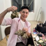Uyan Tien Instagram – 祝大家端午節愉快！！
工作中經紀人帶粽子給大吃，好會做人哈哈！還有好多天的假期，大家多吃飽一點！
但我在減肥，只能吃一顆🤣！
#端午節