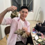 Uyan Tien Instagram - 祝大家端午節愉快！！ 工作中經紀人帶粽子給大吃，好會做人哈哈！還有好多天的假期，大家多吃飽一點！ 但我在減肥，只能吃一顆🤣！ #端午節