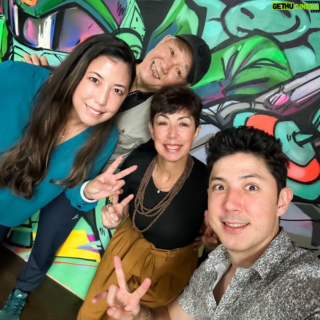 Uyan Tien Instagram - 祝大家母親節快樂!今天把媽媽帶來台北走走吃好吃的喝好喝的,看看風景 xD 難得我們這次的母親節是全家在一起,疫情的關係妹妹卡在巴西2年多了!終於她回台灣我們家可以一起趴趴走 ❤️👨👩👧👦❤️ ~ Taipei, Taiwan