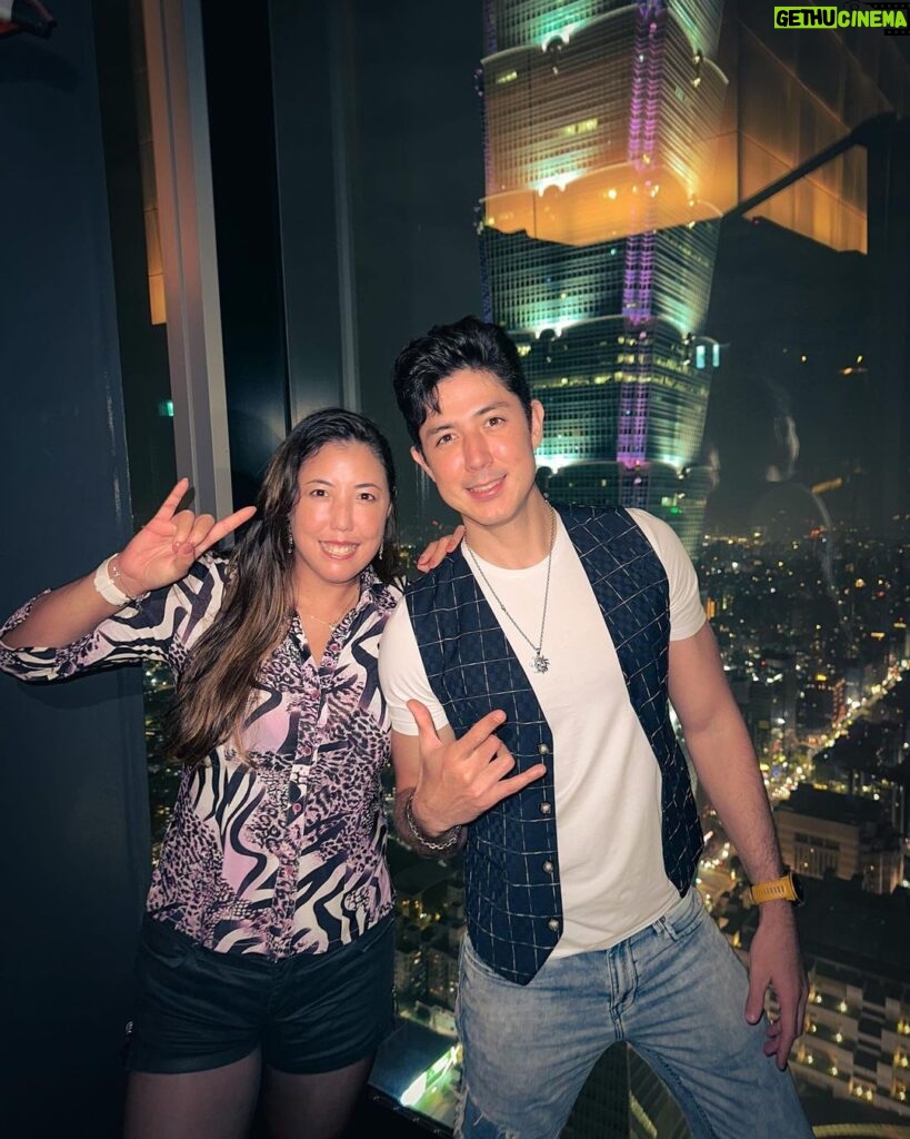 Uyan Tien Instagram - 妹妹好久沒回台灣！這次終於有機會讓她去一些台北有趣的夜生活景點 xD CÉ LA VI Taipei