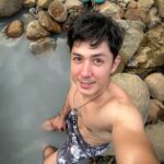 Uyan Tien Instagram - Beautiful wild outdoor hot-spring in Yangmingshan, where the water springs straight from the rock forming nice puddles to bath in ! 第一次來野溪溫泉！太酷了，都可以看到從石頭流出來的水，超燙我的媽呀！一直流下去到第一小水池還是一樣燙～ 要一直往下第二第三小水池我才可以接受的溫度 ～ #溫泉 #泡溫泉 #陽明山 #野溪溫泉 下七股野溪溫泉