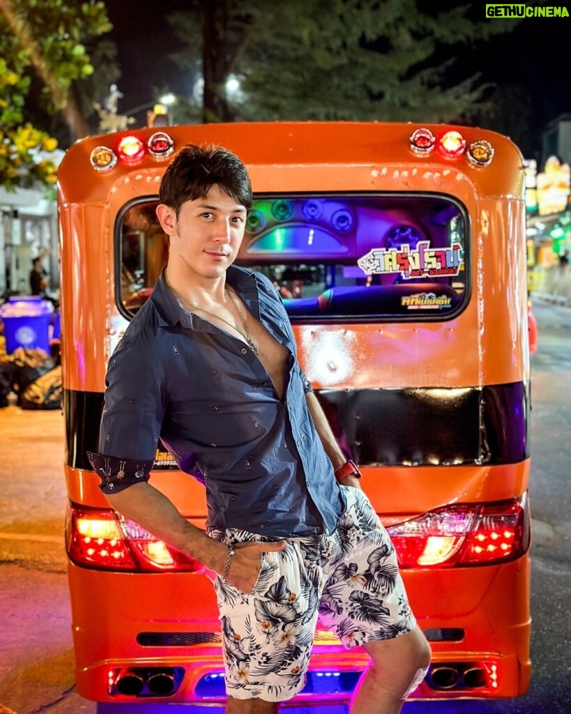 Uyan Tien Instagram - 普吉島的嘟嘟車🛺，時尚照哈哈 Second time coming to #Phuket , Great place to have fun and good food! ———————————————————— #普吉島 #泰國 #嘟嘟車 #tuktuk Phuket, Thailand