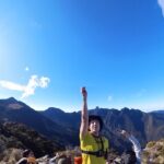 Uyan Tien Instagram - 3天在山上享受百岳的美景，乾淨的空氣，感人的日出和日落！我第一次爬百岳是2020，12月5號去奇萊南華就開始不定期繼續搜集其他山！不關是小，中，高山，都愛上每一段山路的過程！這次我初體驗武陵四秀的幸福！真的很棒，四座山各有特色，池有山的路線很美，印象深刻是地上到處是石頭！品田山也很讚，攀岩的階段實在太刺激！桃山是我遇過離開山屋最近的一座！而且日出超美的！喀拉業山，四大鳥山之一，只能說⋯喘～ 哈哈，但一樣好玩！誰也來過武陵四秀？快簡單分享感想！ ————————————————— @insta360 @merrelltaiwan