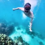 Uyan Tien Instagram – 上次去泰國普吉島體驗了跳島的行程實在太好玩了！拍了好多水下浮潛的作品！這次很開心手上拿了最新款的隱形潛水自拍棒來拍我的 Insta360 的作品！現在有很棒的雙11活動！快去搶走你需要的一台 @insta360tw @insta360 ！ Phuket, Thailand