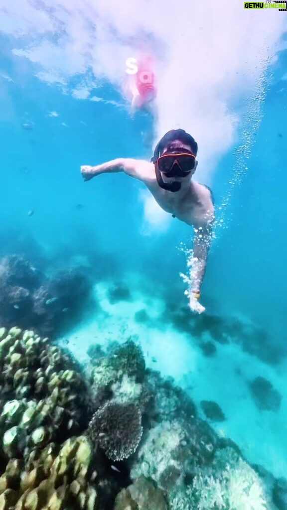 Uyan Tien Instagram - 上次去泰國普吉島體驗了跳島的行程實在太好玩了！拍了好多水下浮潛的作品！這次很開心手上拿了最新款的隱形潛水自拍棒來拍我的 Insta360 的作品！現在有很棒的雙11活動！快去搶走你需要的一台 @insta360tw @insta360 ！ Phuket, Thailand