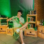 Uyan Tien Instagram - 今天被海尼根邀請參加他們的活動真開心 ～ 沒想到現場，他們主題也包括 中秋節！意思是說～～～ 烤肉！也是我們巴西人最愛的食物！ 真的太有趣的活動、選的地方在陽明山的一個很美風的場地，準備了像戶外的露營區給我們玩烤棉花糖，而且棉花糖好可愛有海尼根的名字 xD 今天的啤酒也好多種、我印象中有正常的，有Silver的酒精比較低，還有0.0% 的，無酒精，傳說中是跟酒精的一模一樣的味道 ～ 我試了幾口，還真是！哈哈😄 🍺🍻🍺🍻🍺 @heineken_tw #中秋就是要海尼根 #海尼根經典原味啤酒 #海尼根Silver星銀啤酒 #海尼根00零酒精