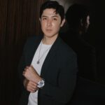 Uyan Tien Instagram - #freakone #ulyssenardin #奇想腕錶 #雅典錶 #noboundaries #phtwatch ⌚️ 時間，就是會讓我想辦法好好珍惜每一個時刻，就像錶，會一直不停的提醒時間很重要！所以呢，身上帶著錶，就是一種尊重自己的時間！ 今天就很榮幸來拜訪雅典錶Ulysse Nardin在寶鴻堂台北旗艦店的專櫃 ～ 只能說，心動了 ～ 💓 首先說，他們的歷史實在太有趣了，Ulysse Nardin在瑞士出生長大的，跟父親學到了好多關於錶的技術，然後在23歲就開了自己的公司！ 因為本身出的產品實在太頂級，品質不輸給任何其他品牌，有非常的準度，都被50國的海軍來選當他們的指定的航海時計！ 100多年的歷史，Ulysse Nardin 得獎4300次，也拿到了18個國際比賽的金牌！實在太厲害了 這次很開心親眼看了，也上手拍了他們幾款很特別的錶款，根本不用再說設計的多好，但自己在網路查過資料後，很意外的發現，Ulysses Nardin也有回饋給地球很棒的規劃，例如：保護海洋鯊魚的規劃，跟協助海上的塑料污染的問題！這麼有歷史，知名，質感的名牌，還用心在乎地球的，實在很少見～個人覺得很加分～ 希望大家可以通過這篇文章來多了解瑞士來的Ulysse Nardin！