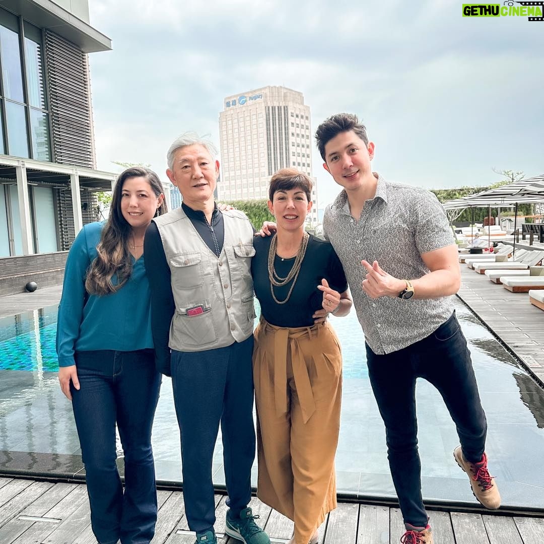 Uyan Tien Instagram - 祝大家母親節快樂!今天把媽媽帶來台北走走吃好吃的喝好喝的,看看風景 xD 難得我們這次的母親節是全家在一起,疫情的關係妹妹卡在巴西2年多了!終於她回台灣我們家可以一起趴趴走 ❤️👨👩👧👦❤️ ~ Taipei, Taiwan