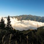 Uyan Tien Instagram - 人生可給你各種不同的冒險！我近期選擇 #爬山 ！ 桃山山頂，3325M