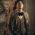 Uyan Tien Instagram - 祝大家情人節快樂！！ 開心跟LuxeWed合作這次的採訪，聊了蠻多，從婚禮的想法到感情文化差異都有聊！穿的衣服也都是我喜歡的，舒服的，有質感！～ 想說這幾張很適合今天的節日 ～ 所以， Happy Valentines Day ! —————————————————— @luxewedtaiwan * 花嫁時尚生活誌 （報導） @mr_suit.bespoke * 西服先生 MR.SUIT 訂製西裝+皮鞋/紳士襪 @theoldfashionhouse_tw * 老爺紳士禮服 @fivestonestw * 信二（拍攝） * 陳首良（錄影） @the.classicstudio * 老派約會攝影棚/寫真照相館