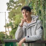 Uyan Tien Instagram - 最近很冷一個禮拜就賣了十萬件衝鋒衣，真的好厲害啊😆 https://oneboy.tw/4l9eb 連結👆我發限時動態🔗 我這次穿的是 #經典款禦寒衝鋒衣 當天拍攝的時候只有9度，但是一點都不冷 因爲這件衝鋒衣的CLO蓄熱值高達1.30 加上裏面的北極絨刷毛，可以加強保暖，而且軟軟的很舒服！ 而且外層是防潑水面料，我有在影片測試！ 只要抖一下水都全部滑掉了，真的好神奇👏 如果冬天還少一件多功能的機能外套 ONEBOY衝鋒衣真的是第一的選擇~ #ONEBOY #ONEBOY衝鍷衣 #一穿就暖的ONEBOY衝鋒衣 #用溫度擁抱你