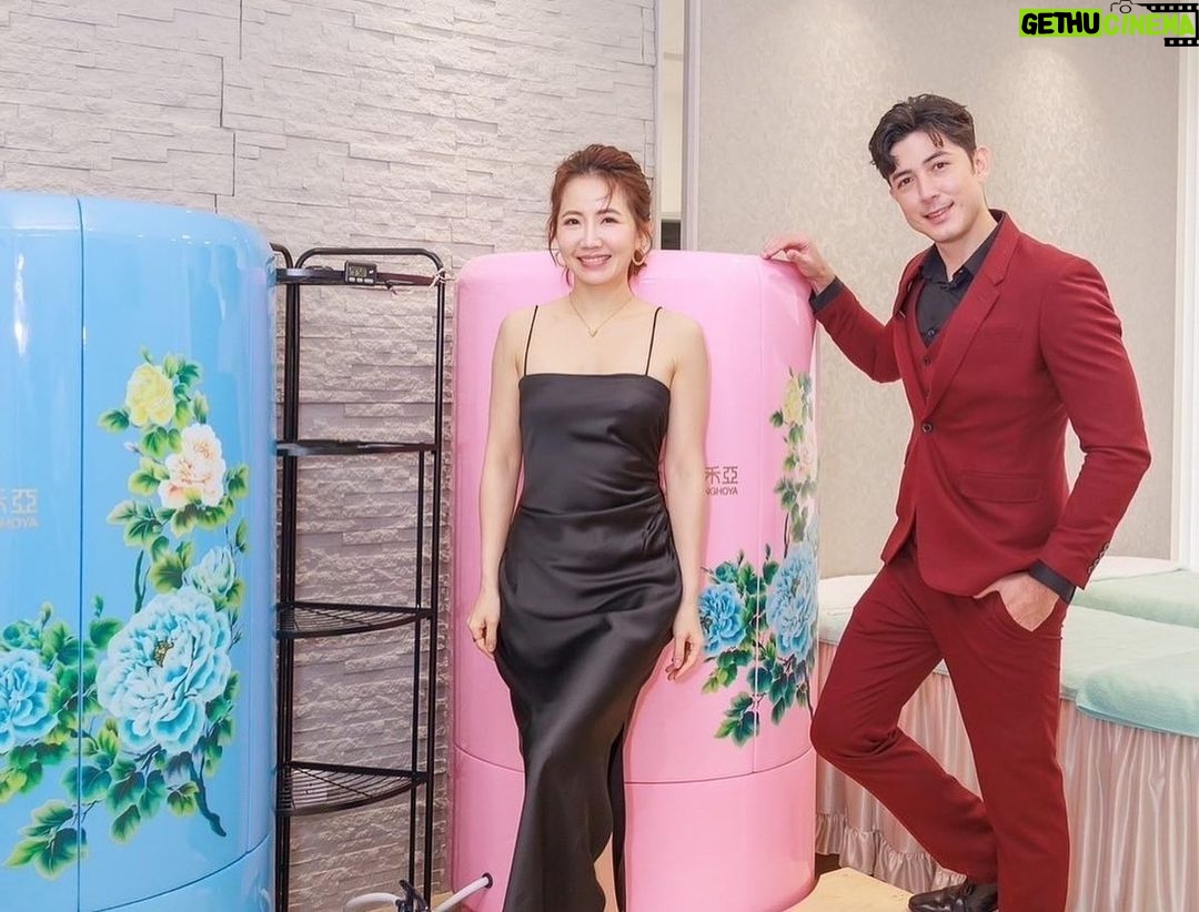 Uyan Tien Instagram - 尚禾亞新竹店開幕了!現在新竹朋友們可以在那邊享受負離子之王的 循氣蒸!那一天的活動真的很熱鬧,看舞龍舞獅🐉🦁️的表演真的很酷 xD 還有傳統的打鼓🥁表演來為店打氣!✨😍👍 ——————————— @shonghoya