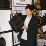 Uyan Tien Instagram - 我已經使用TUMI實在好幾年，說為什麼喜歡他們的產品，我覺得最主要的三個字是「有質感」。其實要成為有質感的品牌並不容易，首先需要先通過外觀來表現產品系列的設計很好 ～ 眼睛覺得看得順眼就會拿來用～ 就發現，品質很好。Great quality + design = Premium ! 今天來TUMI Built for the Journey期間限定店 位於台北101購物中心2樓，延續品牌秋冬形象主題，以環狀弧形空間傳遞後疫情時代旅人以及商務人士重新開啟的環遊世界之旅，同時提倡永續理念，以再生材質製作的商品能為環境及未來世界帶來正面的影響。 他們新產品也很多，我個人看了很心動，台北101首賣的全新Tegra-Lite可擴展和附有前置口袋的黑色登機箱，Size剛剛好～非常適合我常常3-4天的旅行時間！ Alpha Bravo系列款式很多材質耐用，從商務到休閒都適合，金棕色Logistics後背包還有黑色Platoon單肩包，搭配TUMI+旅行配件，除了增加使用功能，顏色也更亮眼。 TUMI Alpha系列非常推薦給商務人士，可以放進筆電、平板等所有必需物品，藍灰色低調又有質感。 就像最近疫情在國外已經開放很多了，我月初去了峇里島旅遊，就把TUMI後背包和行李箱陪我去旅行，很方便，舒服，很有品味 ～ #TUMI #TUMITaiwan #TUMITegra #TUMIBravo #TUMIAlpha @TUMITravel.TW @tumitravel