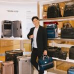 Uyan Tien Instagram - 我已經使用TUMI實在好幾年，說為什麼喜歡他們的產品，我覺得最主要的三個字是「有質感」。其實要成為有質感的品牌並不容易，首先需要先通過外觀來表現產品系列的設計很好 ～ 眼睛覺得看得順眼就會拿來用～ 就發現，品質很好。Great quality + design = Premium ! 今天來TUMI Built for the Journey期間限定店 位於台北101購物中心2樓，延續品牌秋冬形象主題，以環狀弧形空間傳遞後疫情時代旅人以及商務人士重新開啟的環遊世界之旅，同時提倡永續理念，以再生材質製作的商品能為環境及未來世界帶來正面的影響。 他們新產品也很多，我個人看了很心動，台北101首賣的全新Tegra-Lite可擴展和附有前置口袋的黑色登機箱，Size剛剛好～非常適合我常常3-4天的旅行時間！ Alpha Bravo系列款式很多材質耐用，從商務到休閒都適合，金棕色Logistics後背包還有黑色Platoon單肩包，搭配TUMI+旅行配件，除了增加使用功能，顏色也更亮眼。 TUMI Alpha系列非常推薦給商務人士，可以放進筆電、平板等所有必需物品，藍灰色低調又有質感。 就像最近疫情在國外已經開放很多了，我月初去了峇里島旅遊，就把TUMI後背包和行李箱陪我去旅行，很方便，舒服，很有品味 ～ #TUMI #TUMITaiwan #TUMITegra #TUMIBravo #TUMIAlpha @TUMITravel.TW @tumitravel