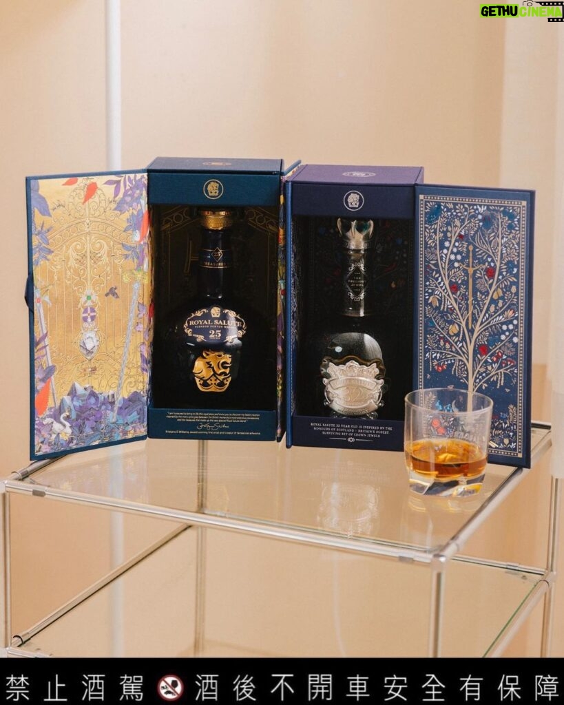 Uyan Tien Instagram - 喝酒對我來說並不是日常習慣的行為，是人生偶爾來一口的小福利。一種一個人的舒壓，或兩個人的浪漫，還是一群親戚朋友們的慶祝，來一杯scotch whisky, 真的很棒 ～ 今天來品味Royal Salute，非常有歷史感的一個品牌 ～ 1953年，它的誕生，與英國皇室有著深厚淵源, 使用蘇格蘭高地最古老的釀酒廠 Strathisla 的威士忌創造了一種精緻的 blend！ 25 和 32年的新包裝也需要被欣賞，實在太美了，我都把它放在我家的客廳當裝潢 😎✨ 不管是你自己好喝或送給重要的人，Royal Salute is up to the task 想把皇家禮炮25年及皇家禮炮32年全新包裝帶回家，可以前往桃園機場進行購買及體驗皇家禮炮威士忌。現在到 12月31日前往桃園機場更可以在馬爹利 x 皇家禮炮全新概念店，體驗娃娃機一次有機會贏得小酒 5cl 一支，並可於保樂力加The Exceptional Bar 享用皇家禮炮25年試飲限定禮遇（所有體驗及優惠均受條款限制） 飲酒過量有礙健康，未成年請勿飲酒，禁止酒駕 @royalsalute #皇家禮炮25年#皇家禮炮32年#皇家禮炮 #免稅專賣#旅遊紀念品