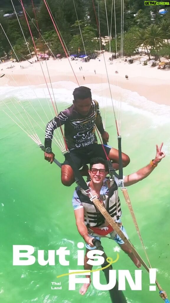 Uyan Tien Instagram - 誰去過泰國？想知道普吉島要玩什麼嗎？Patong Beach的Parasailing！ @insta360tw 📷 #普吉島 #泰國 Phuket, Thailand