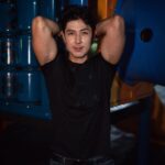 Uyan Tien Instagram - 誰也喜歡在台灣的小朋友設施拍照？ 國外很少見欸，你們好好珍惜好嘛😜 還有，猜猜看我衣服的圖是什麼動物 @jackandjonestw 松德公園