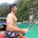 Uyan Tien Instagram - 來過披披島嗎？Phi Phi Island, Thailand ! Loved this place ! A confess right now is a little too crowded ~ but the water still amazing and the little beach they take you is cute ! 披披島真的蠻可愛的！雖然我覺得穿有一點太多，水質跟環境還是蠻漂亮的！下次說你的可以住在披披島幾天來體驗 xD —————————————————— Video: new 3m selfie throwing stick with Insta360 One X3！any questions just dm me ! 想知道怎麼拍嗎？3米長的自拍棒搭配我的 Insta360 One X3！🔥@insta360 ～ 對這品牌有任何問題可來私訊我 —————————————————— #phiphiisland #phuket #普吉島 #泰國 Phi Phi island