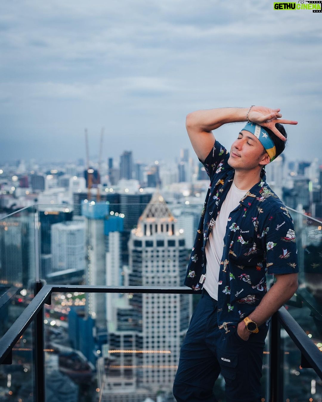 Uyan Tien Instagram - 有人去過泰國的的 Vertigo & Moon Rooftop Bar? 可以看360度的曼谷🇹🇭❤️蠻酷的 —————————————— Vertigo Bar Banyan Tree Hotel Bangkok