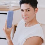 Uyan Tien Instagram - 夏天到了大家熱死，身體毛很多流汗就真的很黏很煩 ～ 所以今天要來介紹給大家這款超厲害的 ULIKE 居家冰點除毛儀！不要在那邊用我家巴西熱蠟痛死來除毛哈哈 雖然 是我巴西知名的服務，但這款 Ulike 讓我真的嚇到 ～我還記得以前在巴西當游泳選手都必須要把全身體的毛剃光，要不是用刮鬍刀花太多時間就是巴西熱蠟，痛得要命 ～ Ulike除毛一點都不痛，冰涼涼 除完沒有小黑點，還可以除私密處哦 ~ 產品的包裝很好看，也很適合留著為了收納您的ULIKE 跟他的配件，像充電線，墨鏡，等等！ 方便、安全、冰冰涼，不痛也不傷害皮膚的除毛方式還真的大推給大家去體驗！ Ulike冰點除毛儀折扣碼：ULIKETWY，立減600 Ulike官網連結：https://bit.ly/3YSR0jb 現在買ulike還免費送電動牙刷*1，蘆薈膠*1，牙刷頭*1，刮毛刀*1，護目鏡*1，U型枕*1(買1贈6） @ulike.taiwan #Ulike除毛儀 #藍寶石冰點脫毛儀 #居家除毛 #男性除毛
