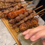 Uyan Tien Instagram – 聽說這家很有名，品都串燒攤！你們覺得如何？他們的調味料確實蠻好吃的！ 品都串燒攤 忠孝