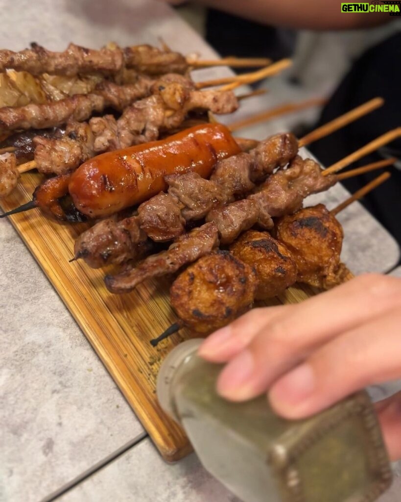 Uyan Tien Instagram - 聽說這家很有名，品都串燒攤！你們覺得如何？他們的調味料確實蠻好吃的！ 品都串燒攤 忠孝