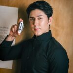 Uyan Tien Instagram – 從小時候都喜歡搜集好刀，尤其工具刀！可能是爸爸的關係，都看他隨時身上背著🇨🇭瑞士刀！這次就好高興可以拿限量版的Victorinox的新品，叫 「Off-White & Victorinox」，非凡美感：白色可麗耐 (Corian®) 刀殼配黑色印花，飾以象徵傳統及演變的標誌！而且全世界只有3000件，以「亞當與夏娃」的故事，還有「開端」的概念來設計者把刀的樣子！～ 並以此為基礎，逐步發展成為突破服裝、工具、空間為人類生存建構多個元安全區。這就是匠心獨運的裝備！像我喜歡 collect 刀的人，這把真的蠻珍貴的！🇨🇭Victorinox 還有其他種的產品，他們的包包也都超帥的，推薦大家去看看！
🇨🇭@victorinox_taiwan 
🔪 #myvictorinox