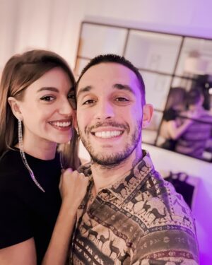 Víctor Elías Instagram - Cita de sábado noche! 
@anaguerramusic 🫶🏻 👆🏻👃🏻