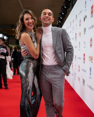 Víctor Elías Instagram - Siempre tuyo
Siempre mía 
Siempre nuestros 👩🏽‍🤝‍👨🏼🫶🏻

📸 @irenemeritxell 
@premiosforque