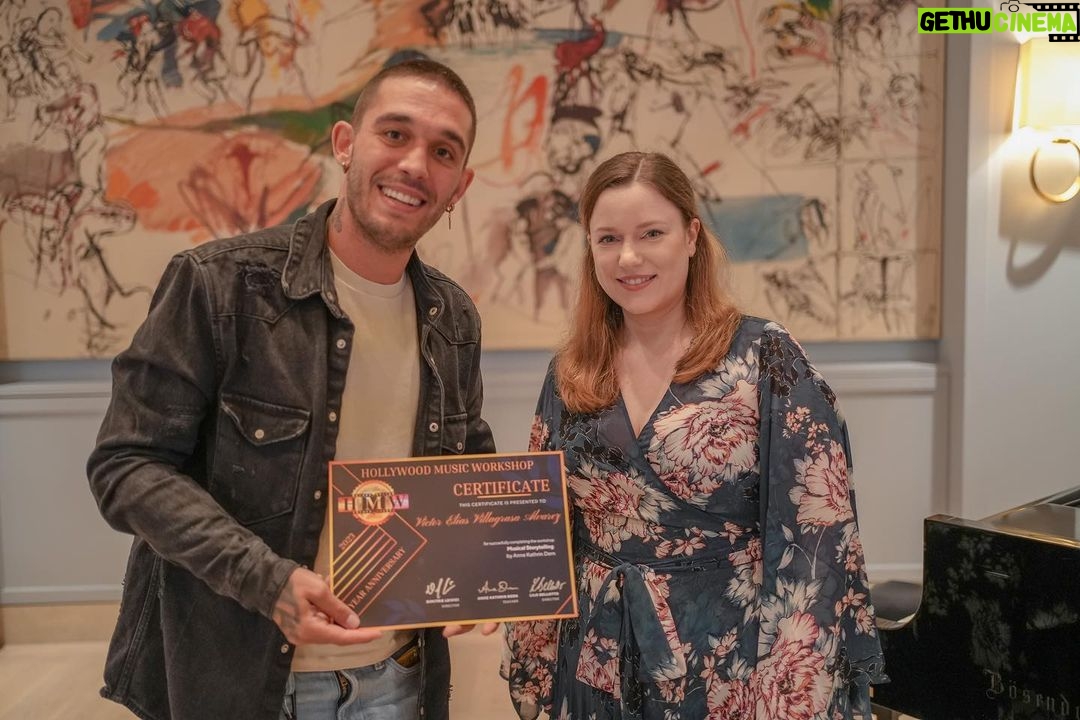 Víctor Elías Instagram - 8 días en Baden (Viena), 2 Workshops , 6 horas al día de clase: Composición para Cine y Televisión y Storytelling. Gracias @hollywoodmusicworkshopacademy @annedern y #johnlunn por llenarnos la cabeza de ideas maravillosas 🙌🏻❤️ #composer #filmscore #tv #tvmusic #hollywoodworkshop Baden bei Wien