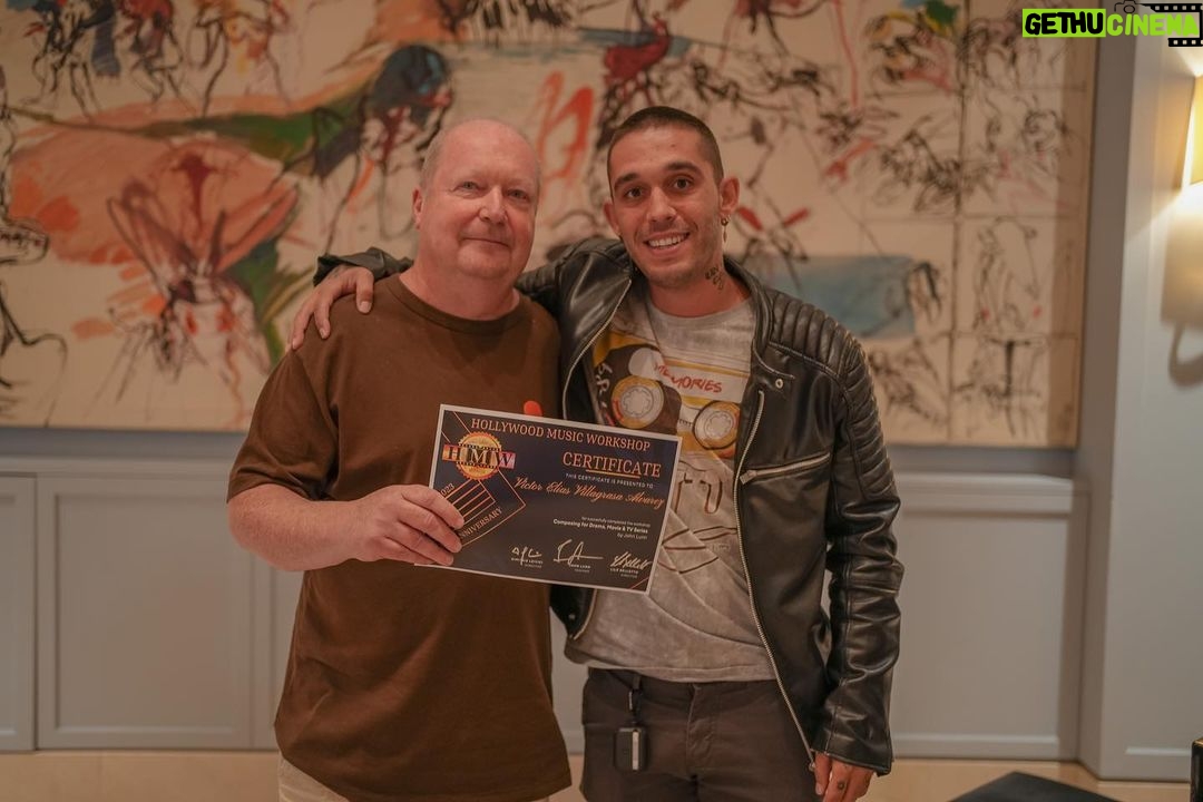 Víctor Elías Instagram - 8 días en Baden (Viena), 2 Workshops , 6 horas al día de clase: Composición para Cine y Televisión y Storytelling. Gracias @hollywoodmusicworkshopacademy @annedern y #johnlunn por llenarnos la cabeza de ideas maravillosas 🙌🏻❤️ #composer #filmscore #tv #tvmusic #hollywoodworkshop Baden bei Wien