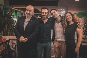 Víctor Elías Instagram - Que maravilla volver a vernos! Juntarnos! Y que parezca que no ha pasado ni un solo día 🤪

Gracias por esto coloquio tan entrenido @metropolifest 

#antonioresines @antoniomolerosanchez @sarabrasal @leticiadoleraoficial