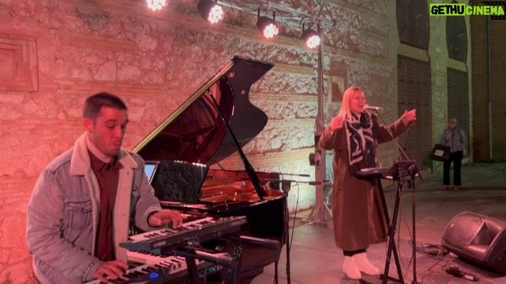 Víctor Elías Instagram - “When I Was Your Man” Otro cachito de esa noche mágica en @musical.sanfrancisco Gracias 🙏🏻 Ojalá lo sintáis como la vibración del altavoz con el grave 🤣😂😅 @yamahapianosofficial @yamahasynths_official