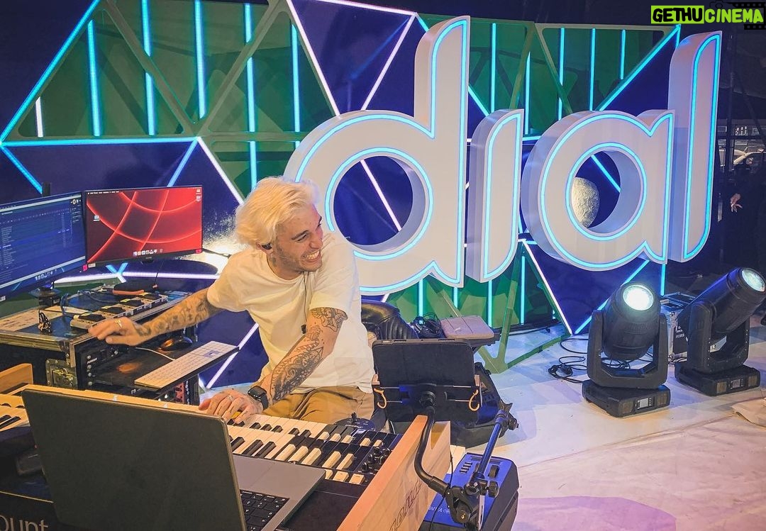 Víctor Elías Instagram - Preparados Listos Ya… Mañana @cadena_dial #premiosdial2023 en @divinity_es Gracias un año más por esta Magia ❤️❤️ 🤩🤩🤩🤩 #premiosdial #radiodial #cadenadial #direccionmusical #music #livemusic #live Recinto Ferial de Tenerife