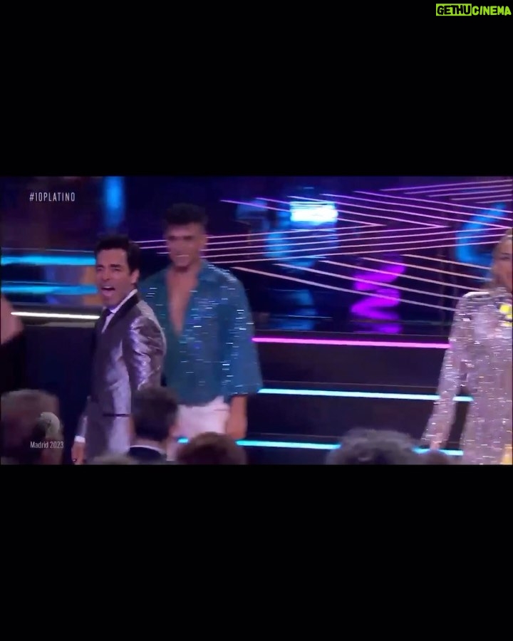 Víctor Elías Instagram - Dir. Musical para @premios_platino Gracias por apostar siempre por la música en directo @inusualevents @rafa_gonzalez_lasso #ana @yolandalopedetoledo y todo el equipazo por la confianza, es un placer dirigir la banda de los premios del cine iberoamericano y de la mano de @lvidalmusic 🙌🏻☺️ Gracias por supuesto a todos los músicos que hacéis que cada aventura sea fácil! ❤️ @goiko_martinez @elpanamelian @jjpestana7306 @oliver_martin_delacruz @daniherrerosax @auroragarcia_oficial @ivandelcastillotrumpet Y por supuesto gracias al sonido sin los que absolutamente nada saldría @antoniochiconuno @danni_casado y todo el equipazo de @fluge_av #premiosplatino #premiosplatino2023 #direccionmusical #music #livemusic #live #direccionmusical