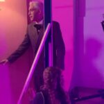 Víctor Elías Instagram - Ya está fuera el videoclip de “Mi Corazón” no sabéis lo que me encontré al llegar, la que había liado @frnperea 😂😂 Gracias a todos los que participáis y hacéis posible el 1 + 1 son 20 y que manera de darle rollo @roimendez @robertolealg Gracias a todos los actorazos que decidieron meterse en la piel de hotel ❤️❤️ y a nuestro inseparable @imesentertainment 🫶🏻 #micorazon #remember #franperea #videoclip #musica #music