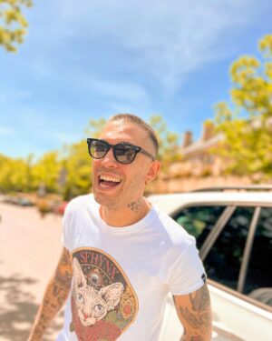Víctor Elías Instagram - Del dicho al hecho no hay un trecho ✂️💇🏼‍♂️
