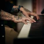 Víctor Elías Instagram - Disfrutando siempre con @mariaparrado_oficial_ 🥰❤️ Una imagen vale más que mil palabras siempre 😝 Fotones de @focalfija Gracias! #music #keyboard #keyboardist #keyboardplayer #yamaha @yamahasynths_official