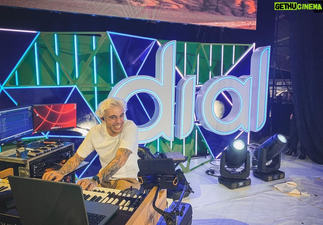 Víctor Elías Instagram - Preparados Listos Ya… Mañana @cadena_dial #premiosdial2023 en @divinity_es Gracias un año más por esta Magia ❤️❤️ 🤩🤩🤩🤩 #premiosdial #radiodial #cadenadial #direccionmusical #music #livemusic #live Recinto Ferial de Tenerife