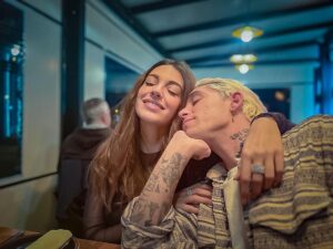 Víctor Elías Instagram - Cumplir años a tu lado es cumplir metas, ilusiones y retos. 

@anaguerramusic 🫶🏻🫶🏻

#cumpleaños #32 #metas #ilusion #pareja
