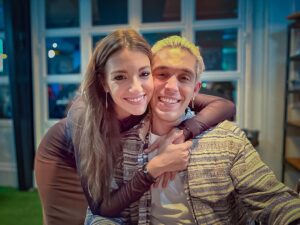 Víctor Elías Instagram - Cumplir años a tu lado es cumplir metas, ilusiones y retos. 

@anaguerramusic 🫶🏻🫶🏻

#cumpleaños #32 #metas #ilusion #pareja