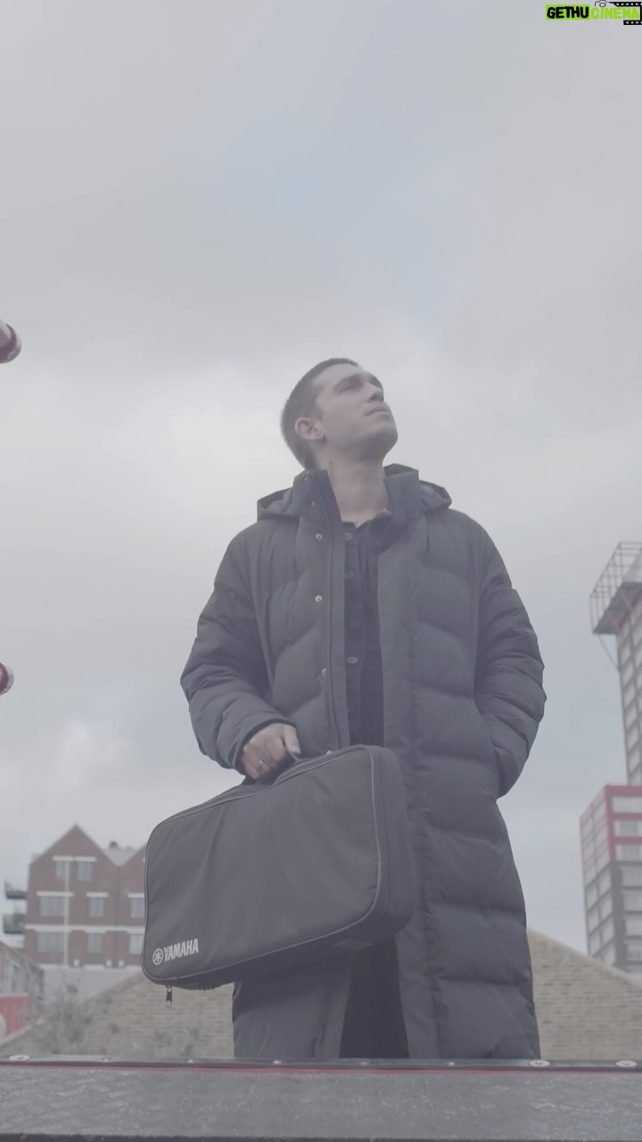 Víctor Elías Instagram - Disfrutar de la música, disfrutar de compañeros de distintos países compartiendo un único lenguaje, notas 🎶 Disfrutar de Londres y encima tener la oportunidad de saber más sobre Bob Marley, sobre su música y su magia ✨ ‼️A partír del 14 de febrero, SOLO EN CINES, “BOB MARLEY, ONE LOVE”‼️ #BobMarleyOneLove @paramount_spain